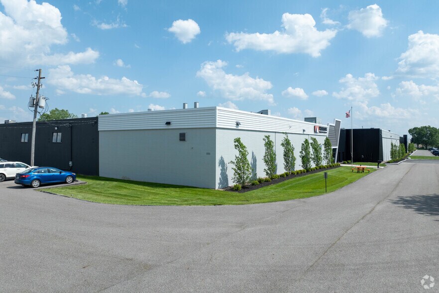 More Photos Of 1331-1373 S Chillicothe Rd, Aurora Warehouse For Lease