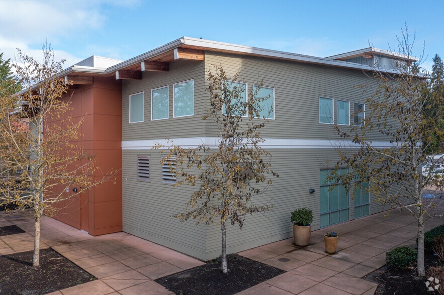 More Photos Of 639 156th Ave SE, Bellevue Freestanding For Lease