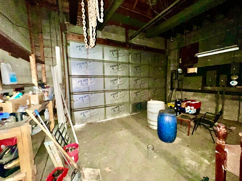 More Photos Of 824 20th St, Huntington General Retail For Sale