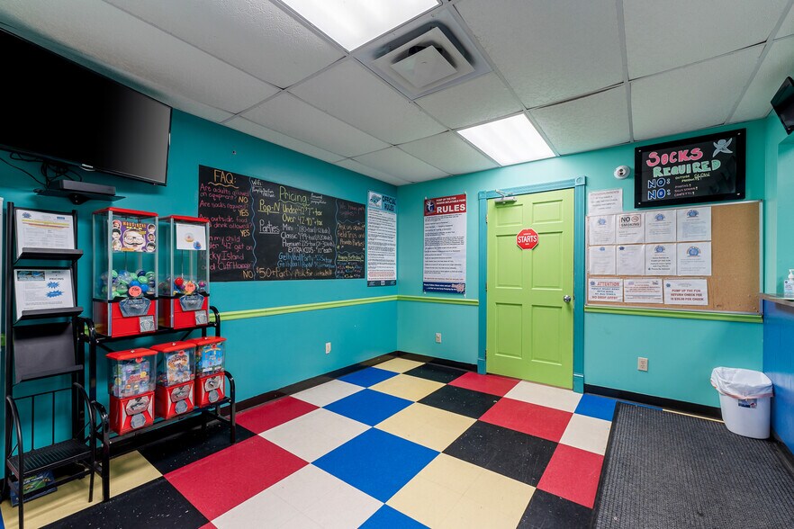 More Photos Of 591 Merritts Creek Rd, Huntington Sports And Entertainment For Sale