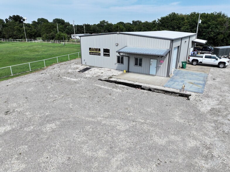 More Photos Of 403 N Donation St, Tioga Flex For Sale