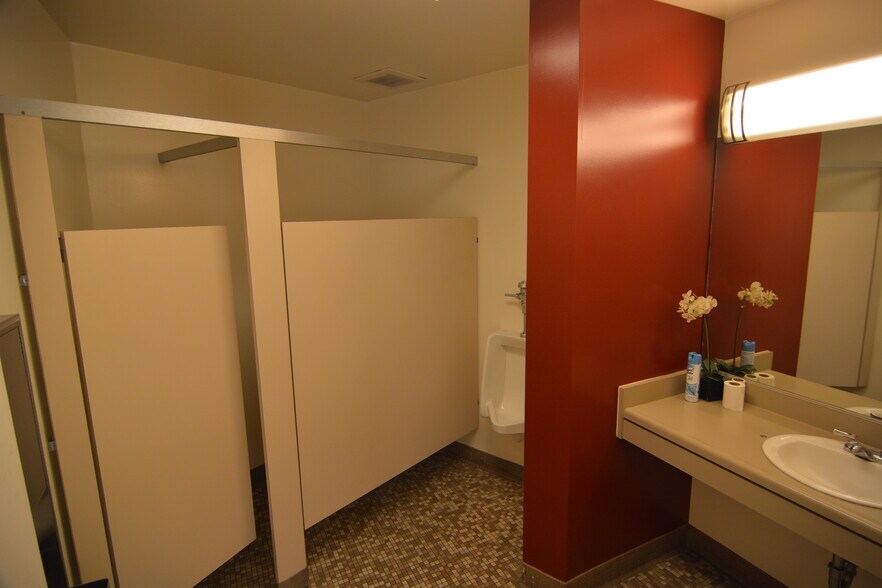 More Photos Of 9543 Culver Blvd, Culver City Loft Creative Space For Lease