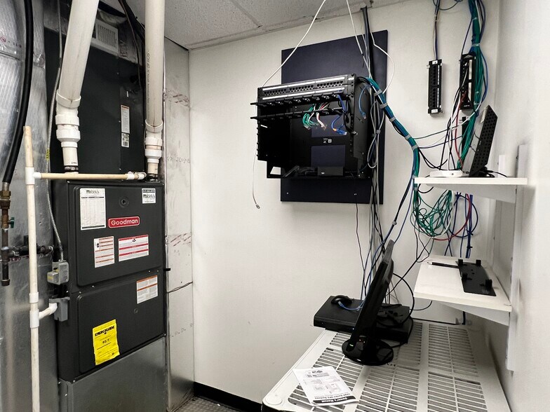 More Photos Of 835 N Capitol Ave, Indianapolis Light Distribution For Lease