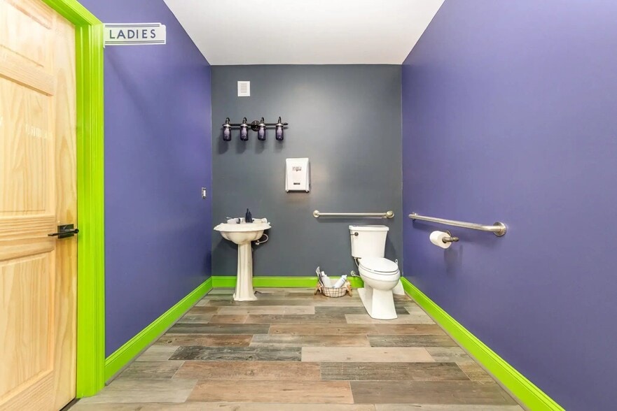 More Photos Of 1875 New Bridge Rd, Mineral Showroom For Sale