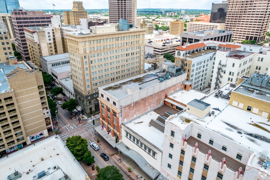 More Photos Of 600 Navarro St, San Antonio Office For Sale