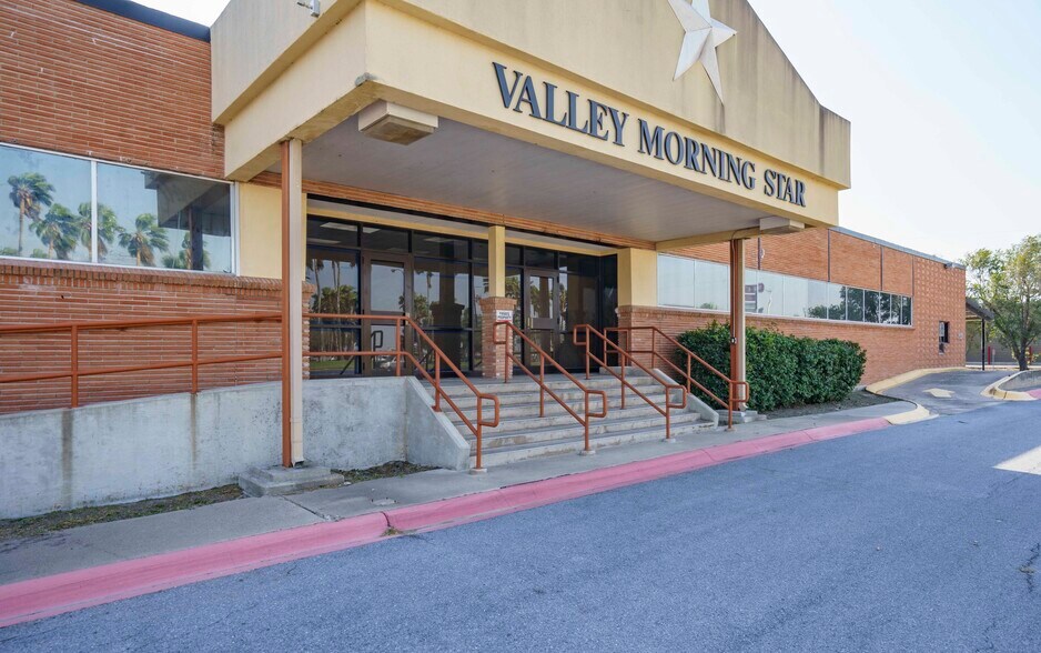 More Photos Of 1310 S Commerce St, Harlingen Office For Sale