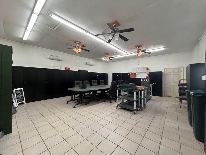 More Photos Of 7680 Highway 67, Comanche Office For Sale