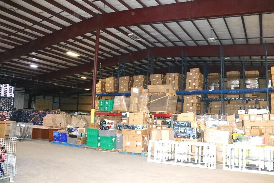 More Photos Of 1301 Industrial Park Rd, Mountain Grove Warehouse For Sale