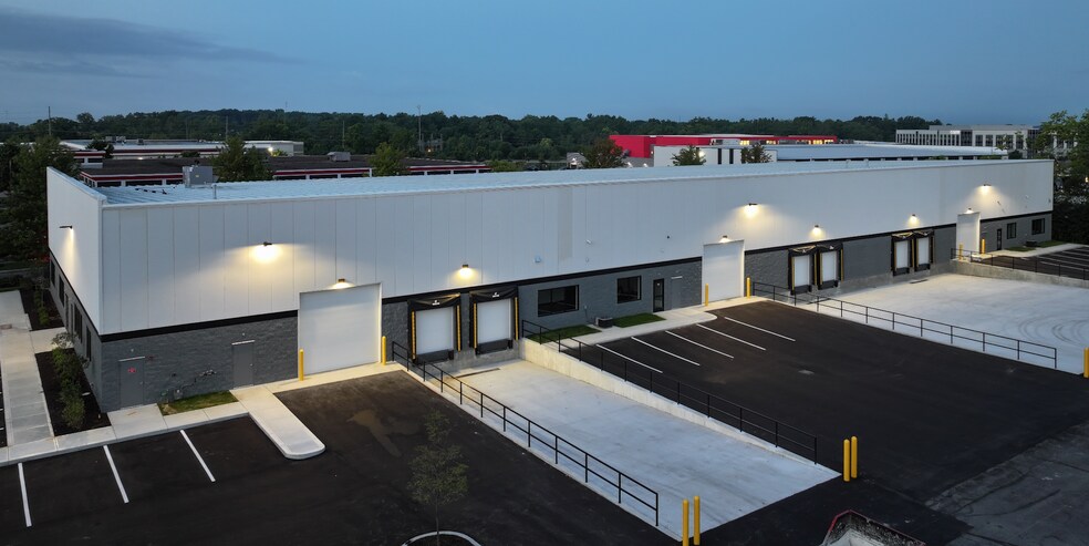 More Photos Of 10890 Bennett Pkwy ext, Zionsville Warehouse For Lease