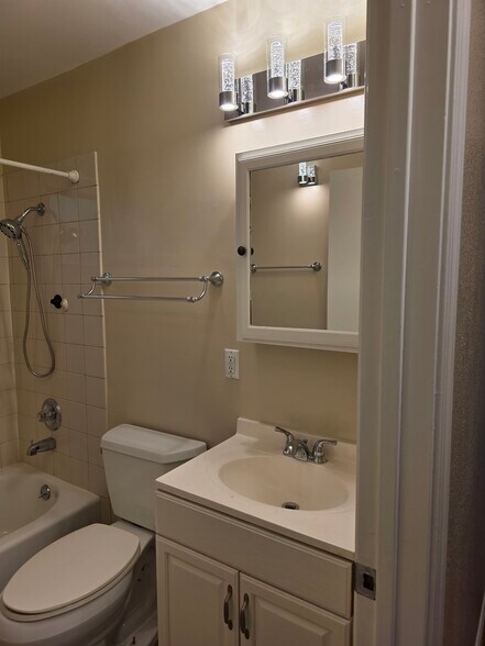 More Photos Of 9716 Mountain Blvd, Oakland Apartments For Sale