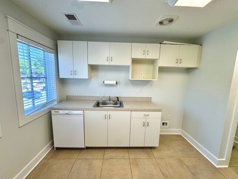 More Photos Of 277 Willbrook Blvd, Pawleys Island Office For Lease