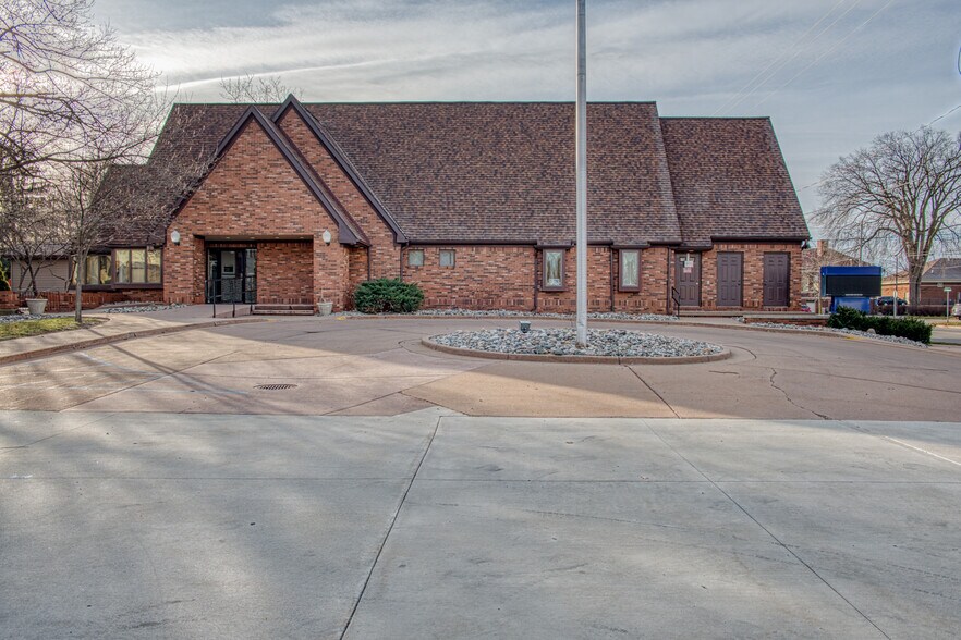 More Photos Of 208 N Shiawassee St, Owosso Office For Lease