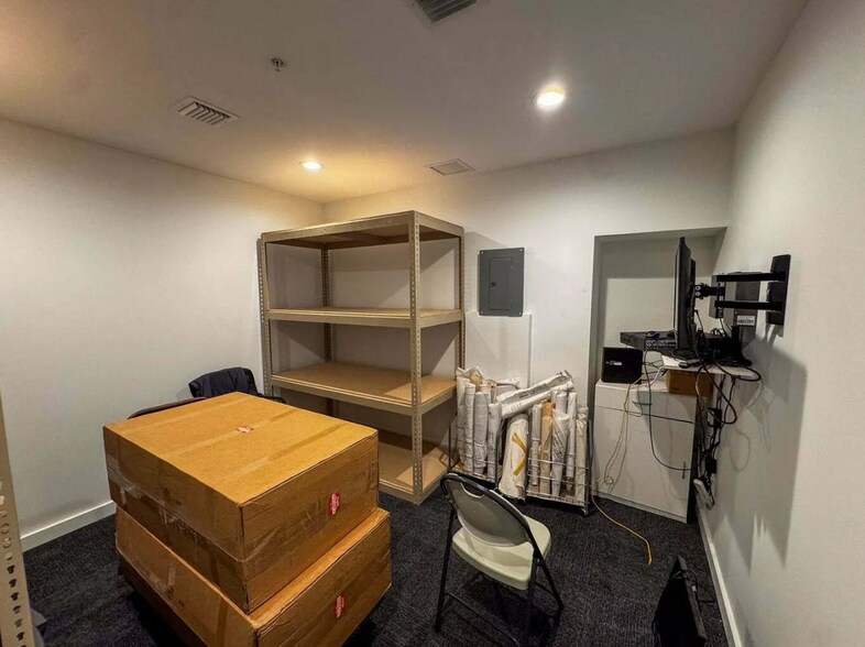 More Photos Of 951 Caroline St, Key West Marina For Lease