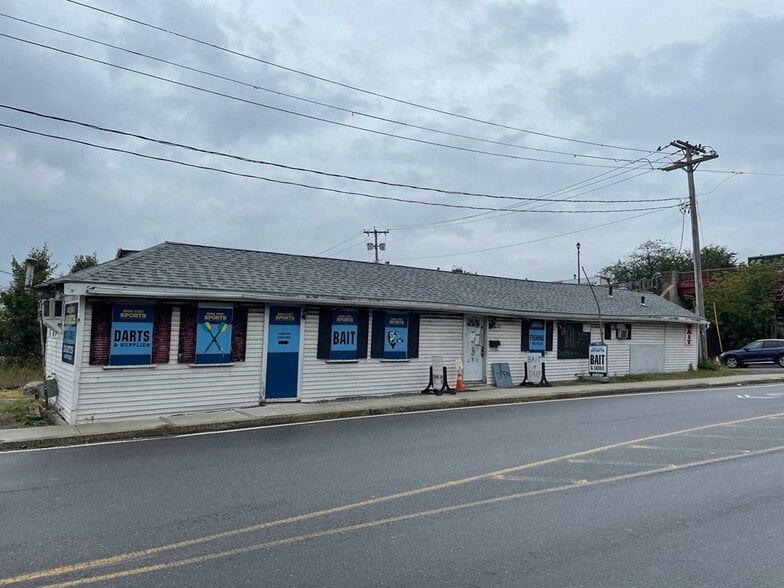 More Photos Of 280 Bridge St, Salem Freestanding For Sale