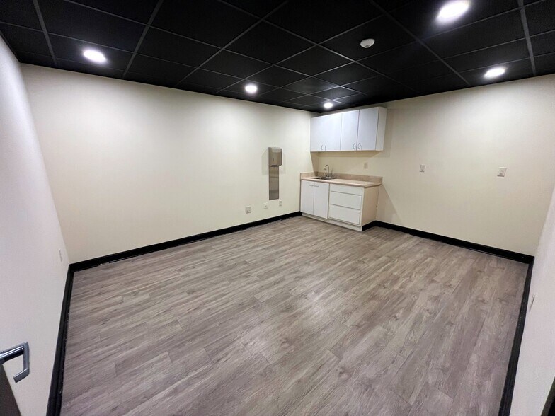 More Photos Of 160 Charlois Blvd, Winston-Salem Medical For Sale