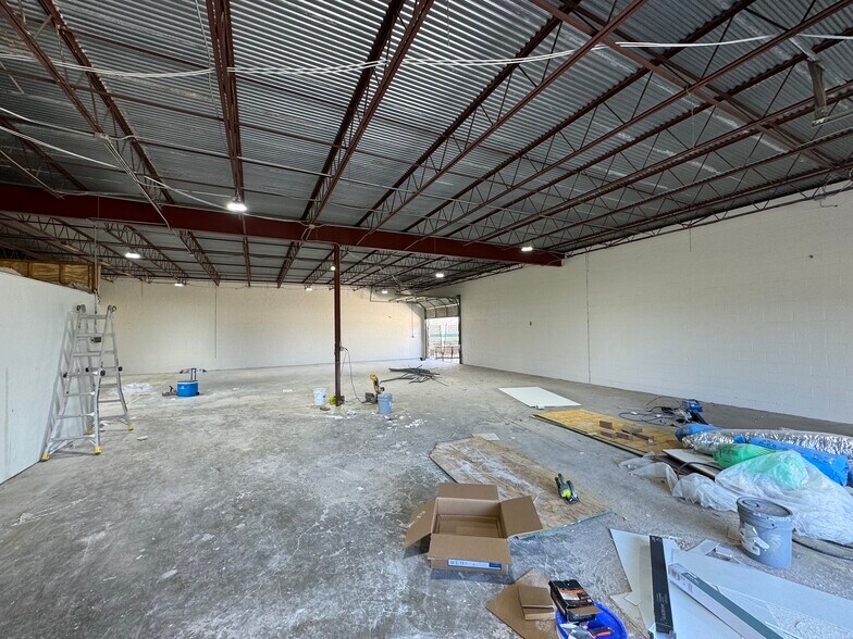 More Photos Of 8539 NE Loop 410, San Antonio Service For Lease