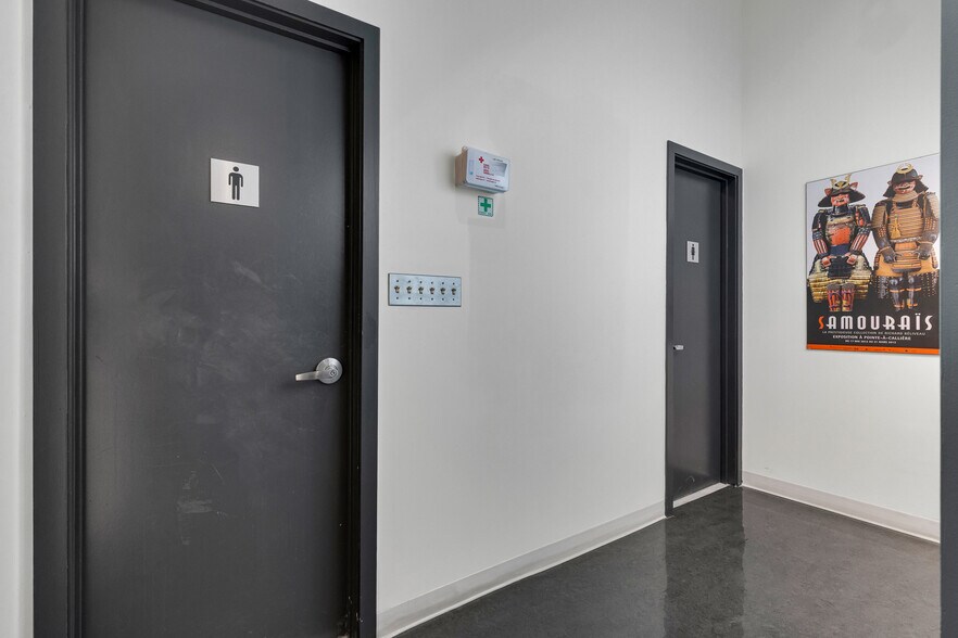 More Photos Of 525 Rue Sherbrooke E, Montréal Office For Lease