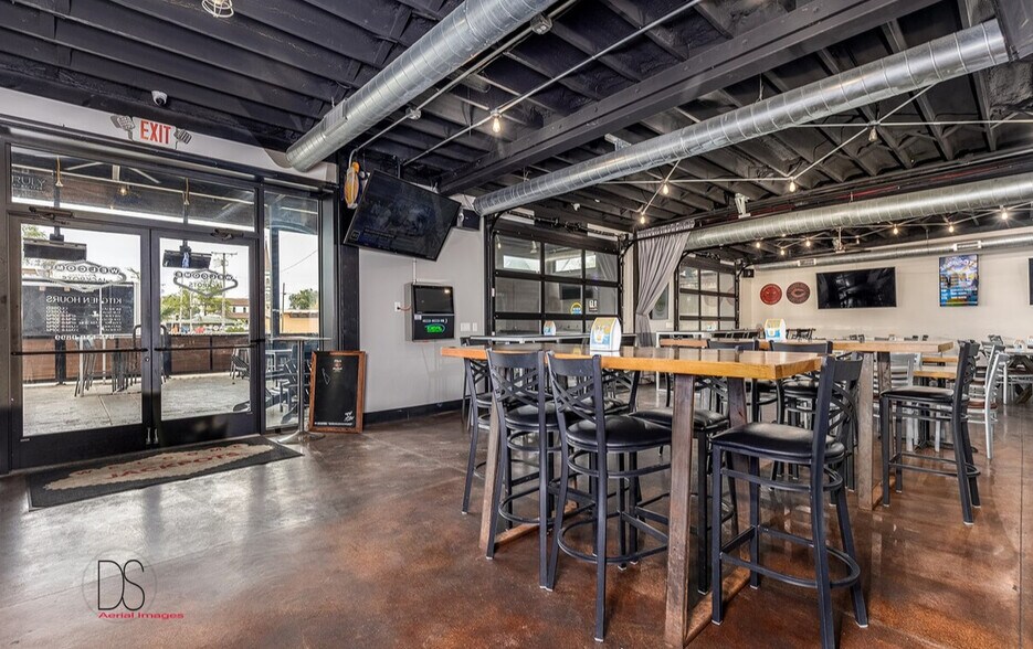 More Photos Of 110 E Hickory St, Streator Bar For Sale