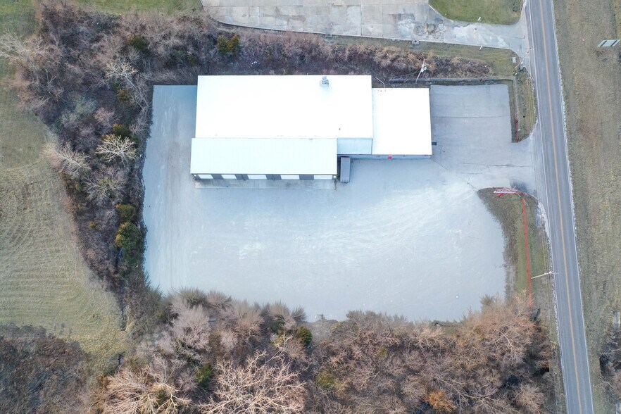 More Photos Of 701 SW 1st St, Oak Grove Industrial For Lease