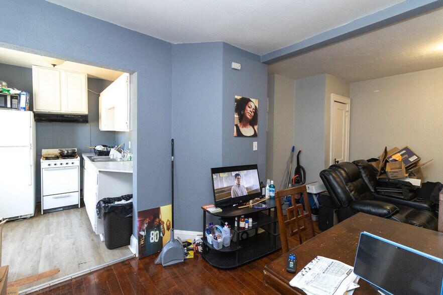 More Photos Of 1321 Payne Ave, Saint Paul Storefront Retail Residential For Sale