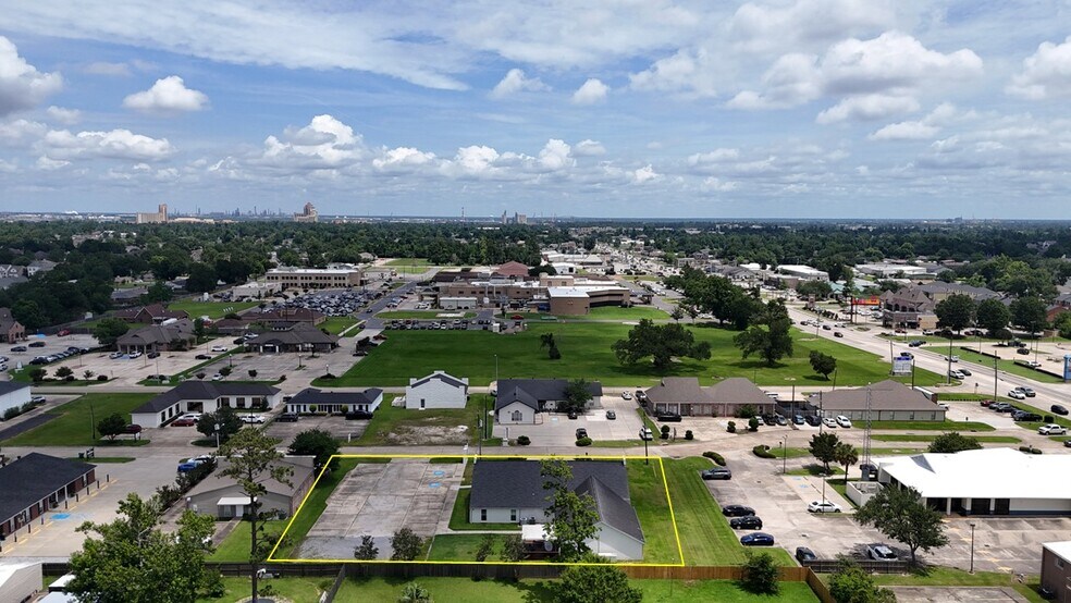 More Photos Of 1909 Southwood Dr, Lake Charles Office For Lease