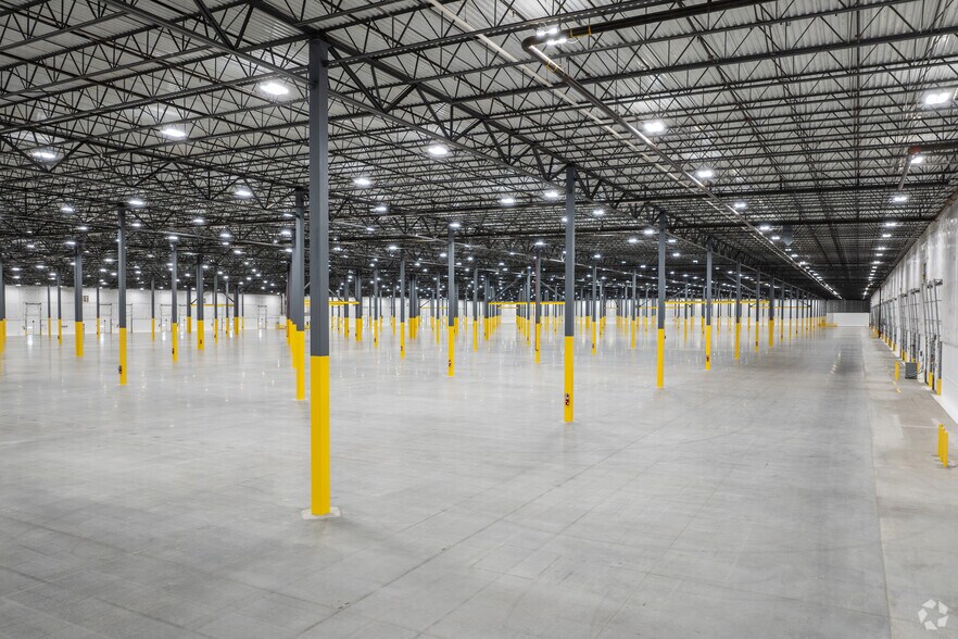 More Photos Of 9750 Commerce Cir, Kutztown Distribution For Lease