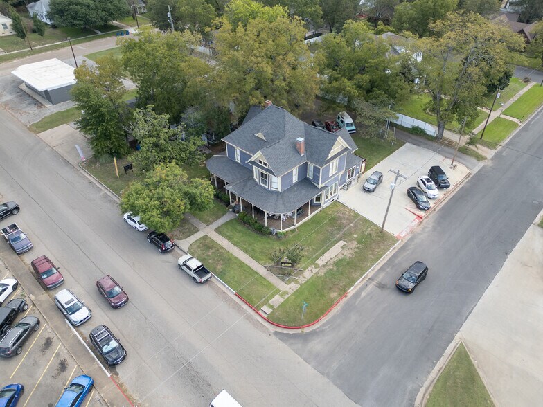 More Photos Of 202 N Newsom St, Mineola General Retail For Sale