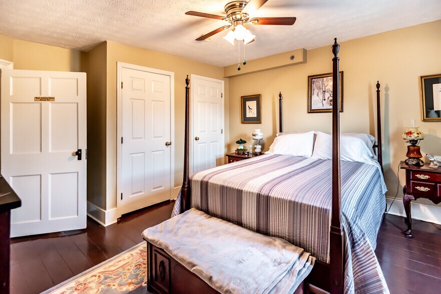 More Photos Of 129 N Main St, Waynesville Specialty For Sale