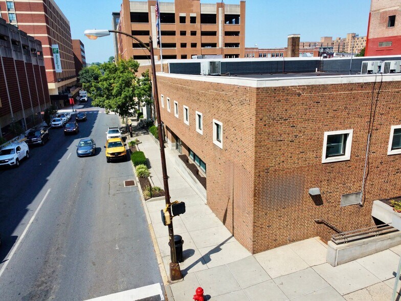 More Photos Of 39 E Chestnut St, Lancaster Office For Lease
