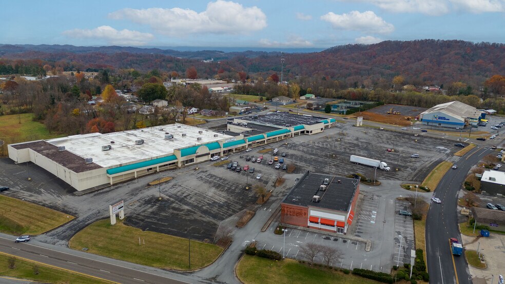 More Photos Of 1375 Volunteer Pky, Bristol Land For Lease