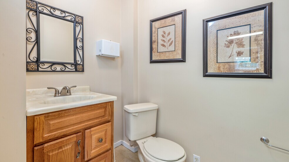 More Photos Of 212 E Margaret St, Iron Mountain Office For Sale
