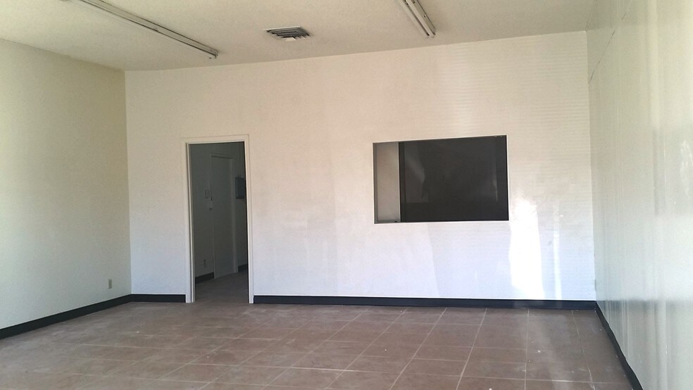 More Photos Of 3021 E Charleston Blvd, Las Vegas General Retail For Sale