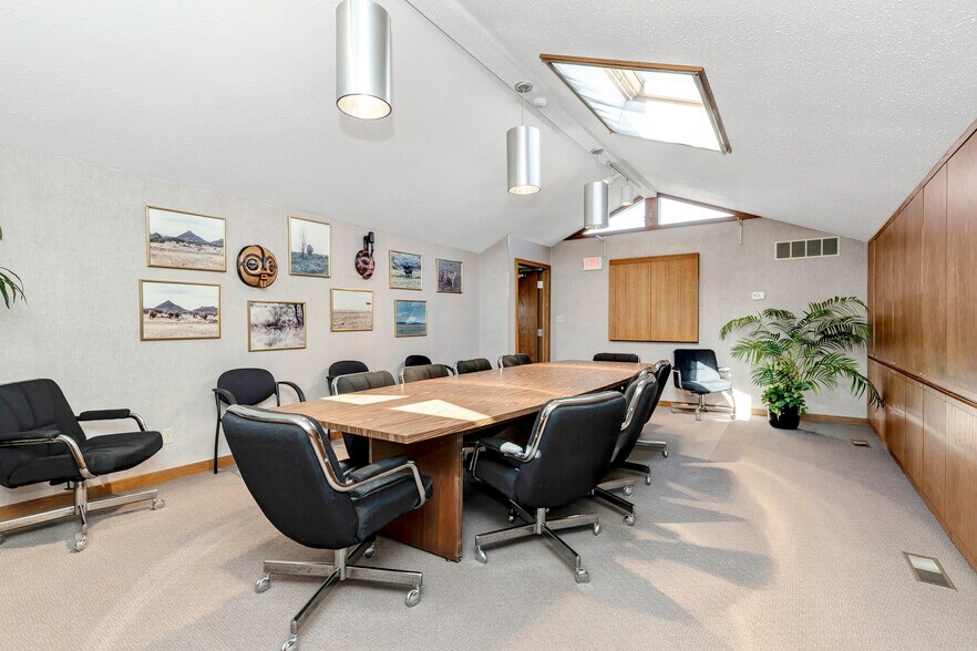 More Photos Of 1100 Brandywine Blvd, Zanesville Loft Creative Space For Lease