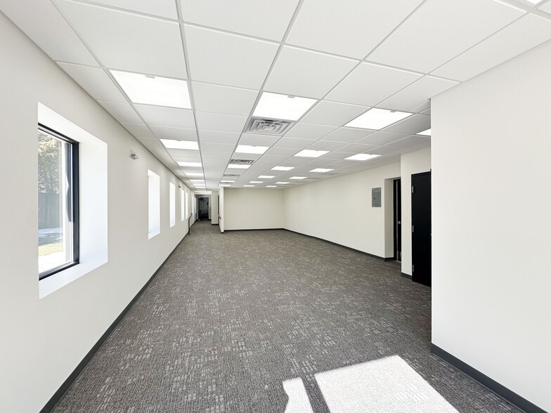 More Photos Of 85 Pierson Ln, Windsor Manufacturing For Lease