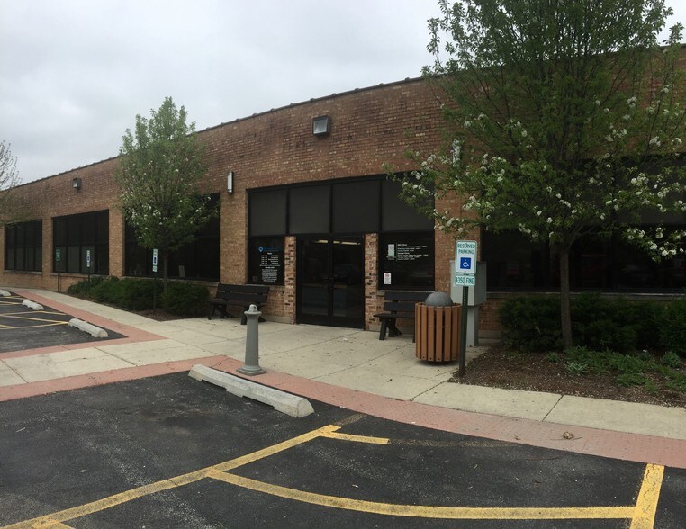 620 Wing St, Elgin, IL 60123 Office For Lease