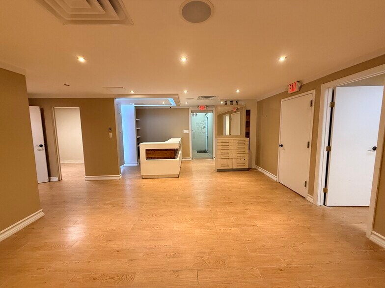 More Photos Of 30 Main St, Port Washington Storefront For Lease