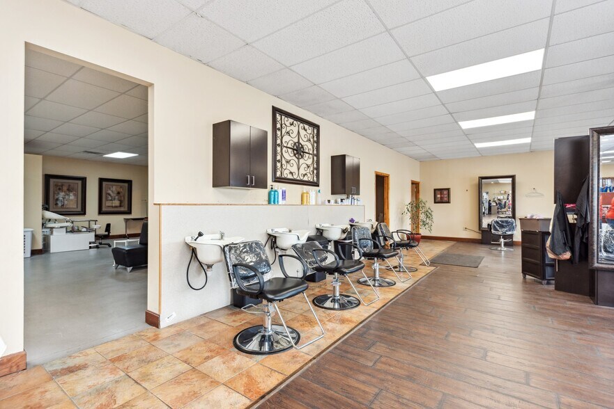 More Photos Of 470 Tucker Dr, Maysville Storefront Retail Office For Sale