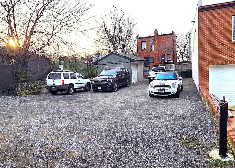 More Photos Of 2808 Douglas St NE, Washington Office For Sale