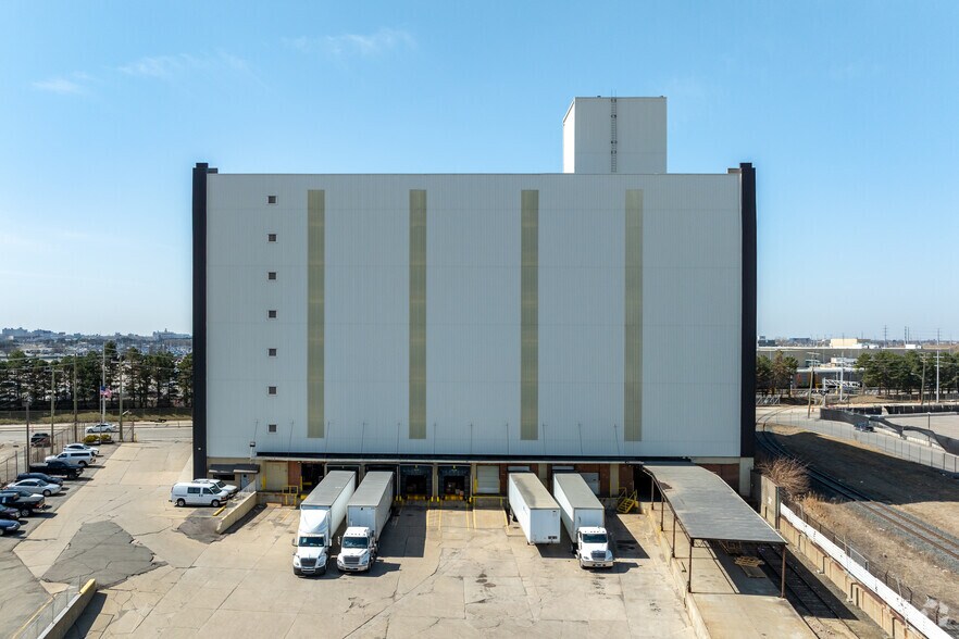 More Photos Of 6500 Mount Elliott St, Detroit Light Distribution For Lease