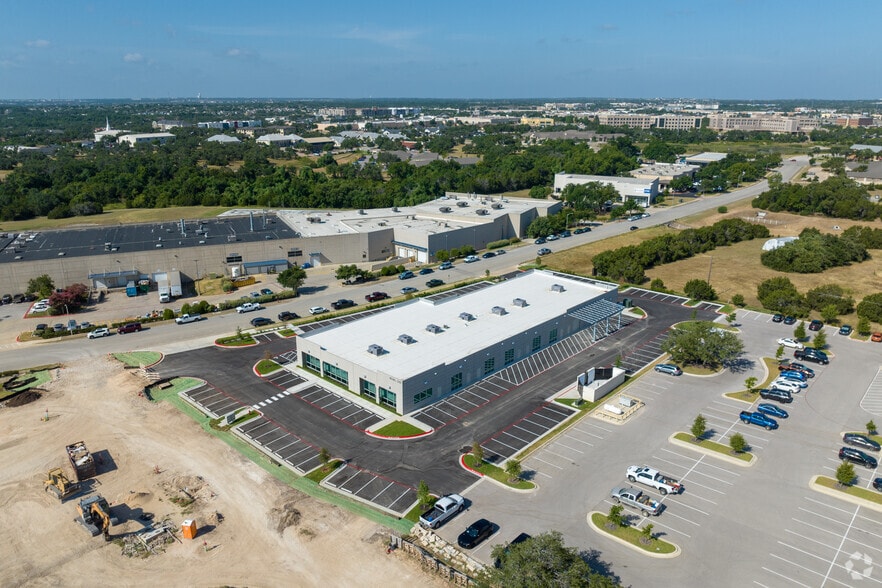 More Photos Of 1320 Arrow Point Dr, Cedar Park Unknown For Lease