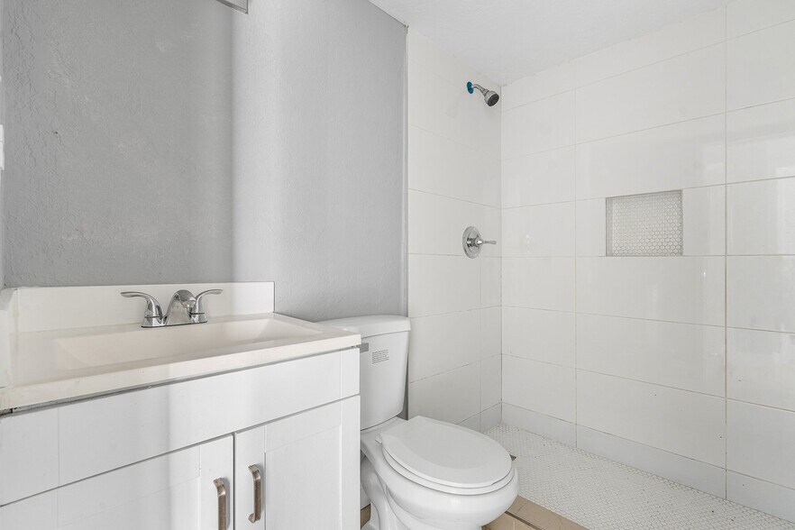 More Photos Of 620 SW 7th St, Pompano Beach Apartments For Sale