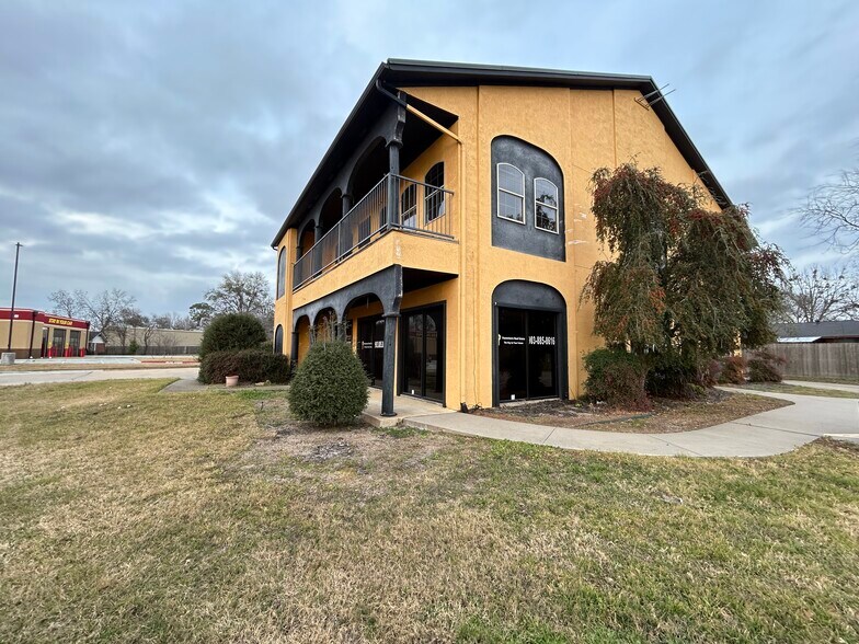 More Photos Of 1610 Posey Ln, Sulphur Springs Office For Sale