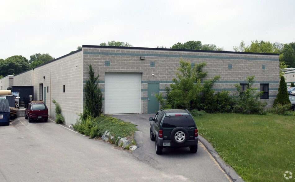 More Photos Of 11 Knight St, Warwick Warehouse For Lease