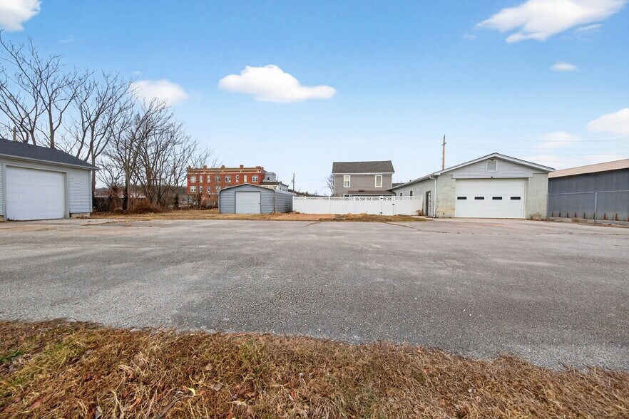 More Photos Of 114-116 E Orleans St, Pacific Office For Sale