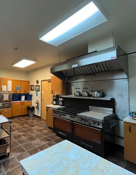 More Photos Of 101 6 St SE, Medicine Hat Religious Facility For Lease