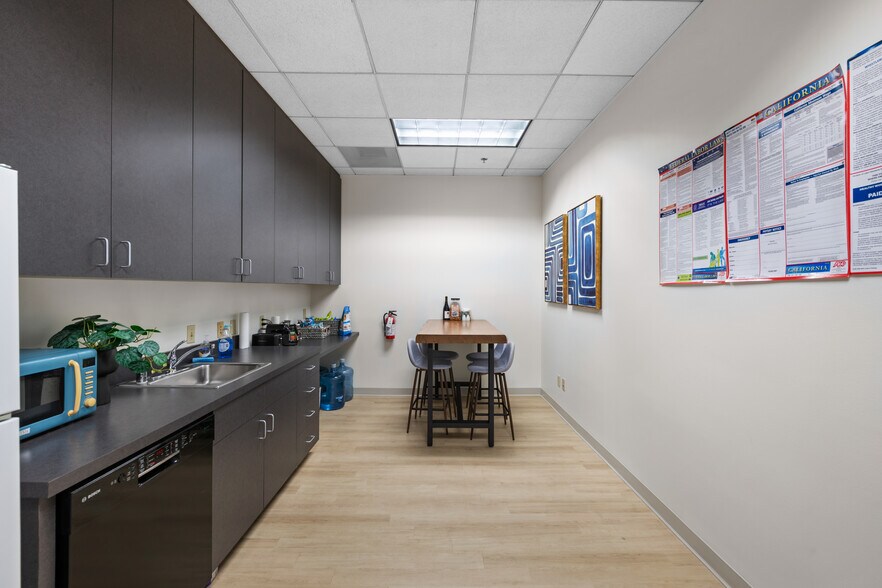 More Photos Of 1880 Century Park E, Los Angeles Office For Lease