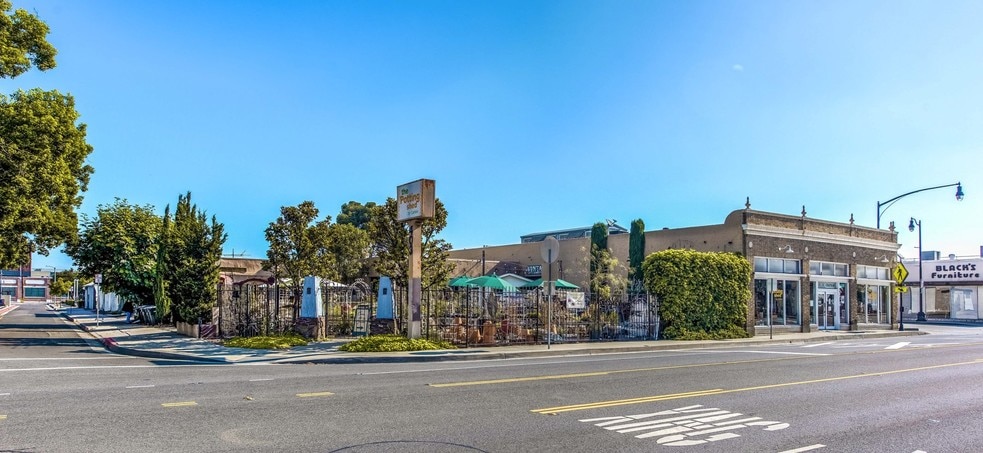 More Photos Of 401 W Chapman Ave, Orange General Retail For Sale