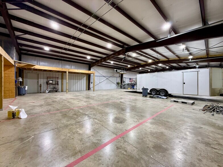 More Photos Of 60 County Road 9501 N, Brookland Warehouse For Lease