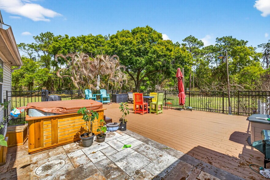 More Photos Of 3308 24th Ave SE, Ruskin Specialty For Sale