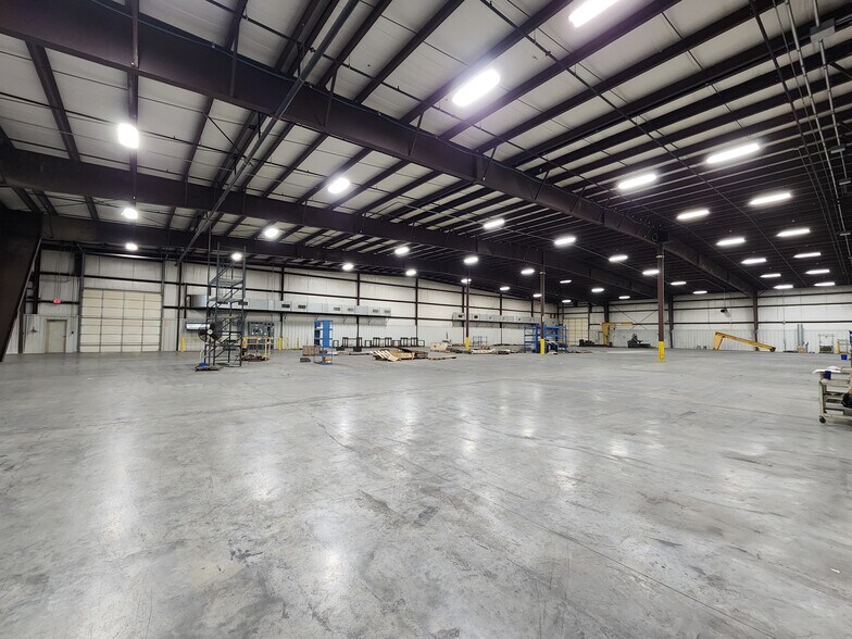 More Photos Of 1011 Industrial Ct, Moscow Mills Warehouse For Lease